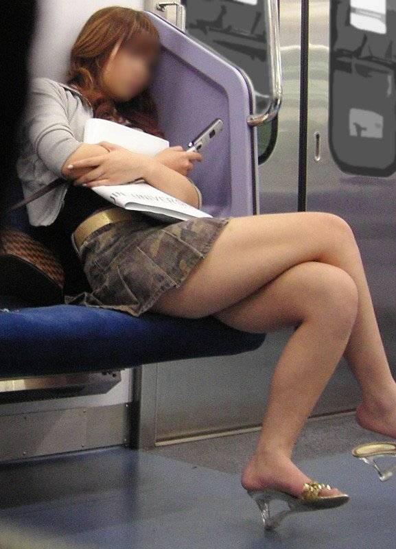 【ガチシコ】電車内のギャルを盗撮【エロ画像】（17）