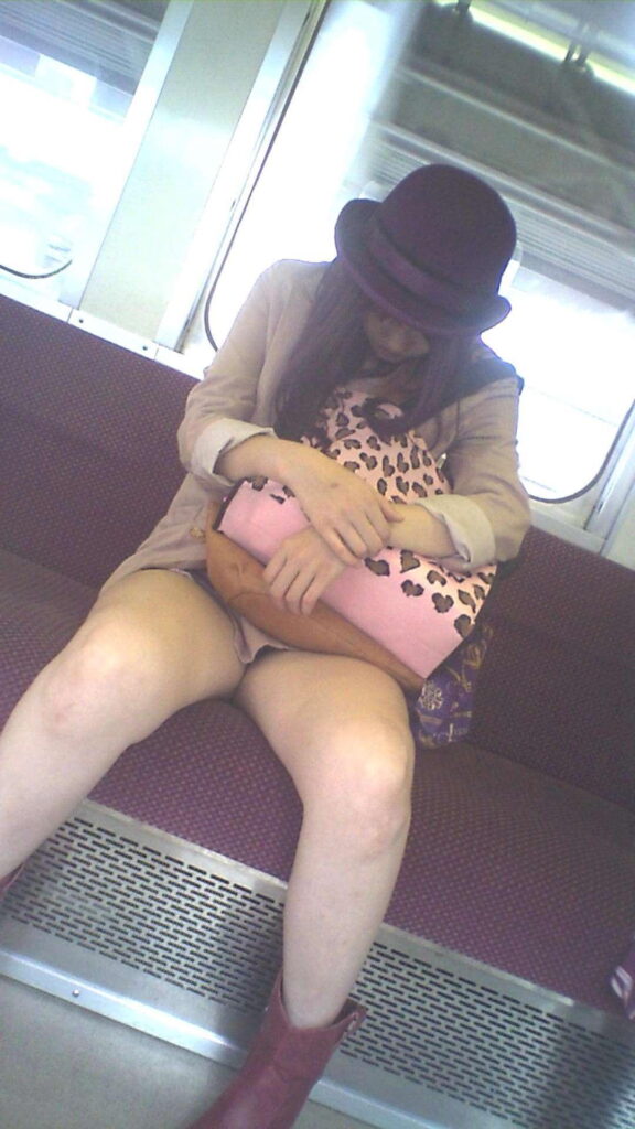 【ガチシコ】電車内のギャルを盗撮【エロ画像】（24）