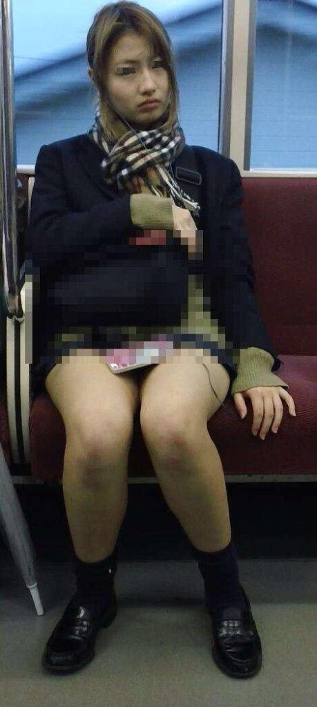 【ガチシコ】電車内のギャルを盗撮【エロ画像】（5）