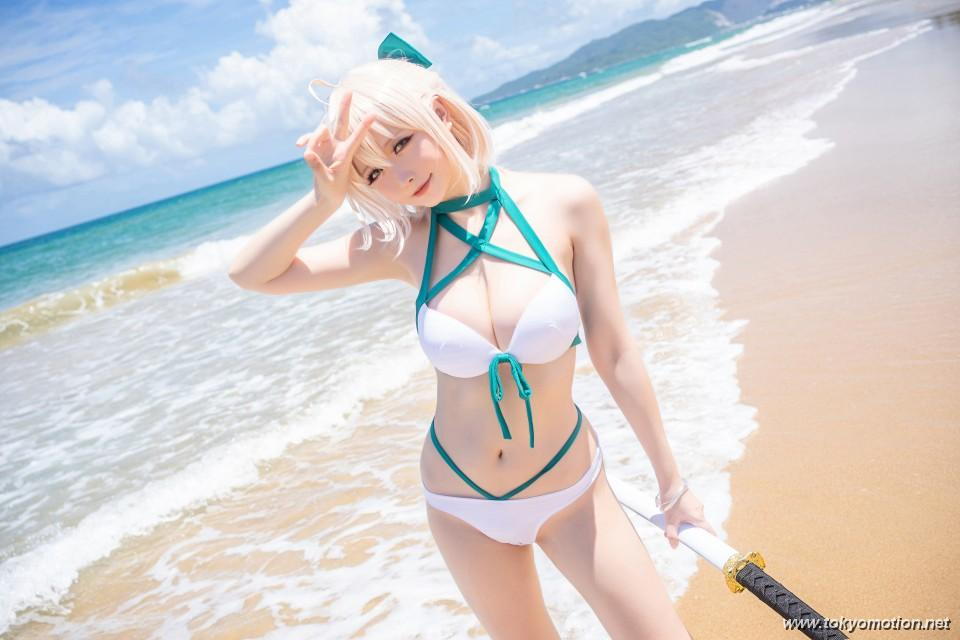 中国人コスプレイヤーHoshililyちゃんの水着姿【エロ画像】