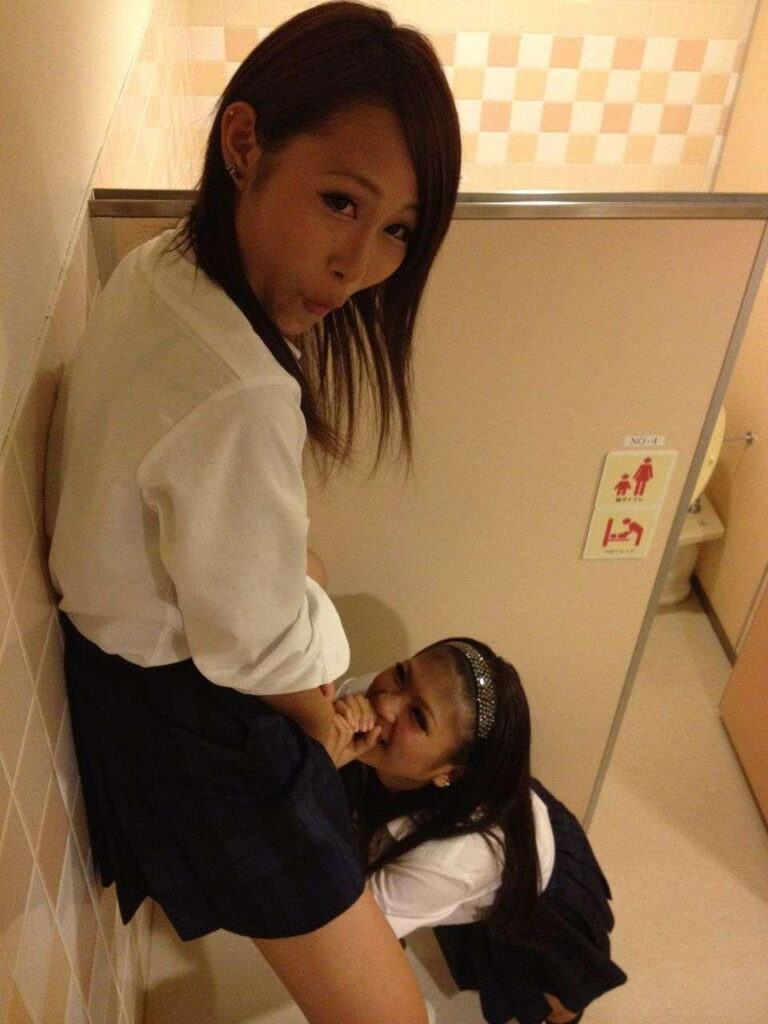 おふざけが過ぎるJKのエロ画像ｗ（22）