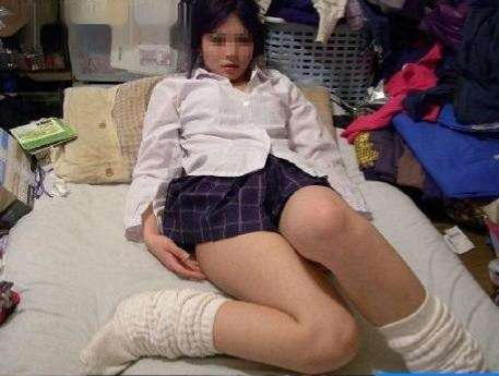 【素人】ルーズソックスを履いているJKのエロ画像（14）