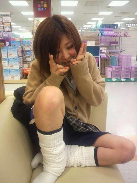 【素人】ルーズソックスを履いているJKのエロ画像（42）