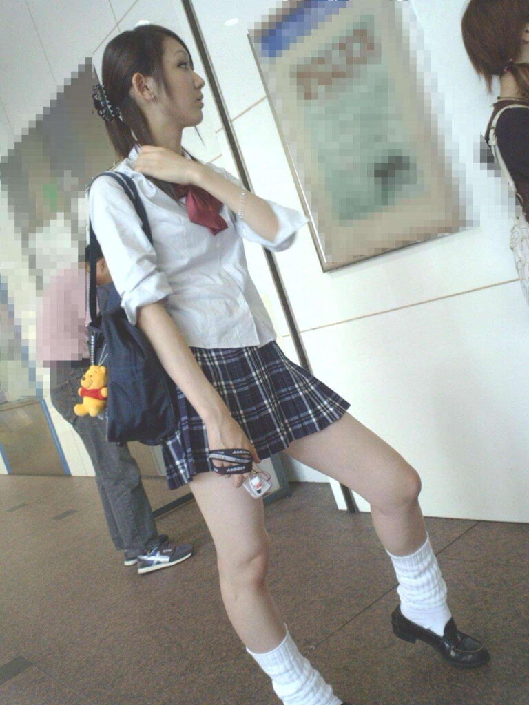 【素人】ルーズソックスを履いているJKのエロ画像（60）