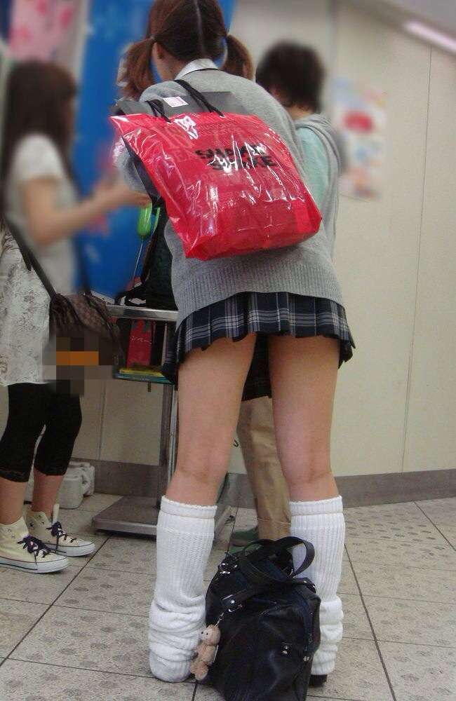 【素人】ルーズソックスを履いているJKのエロ画像（65）