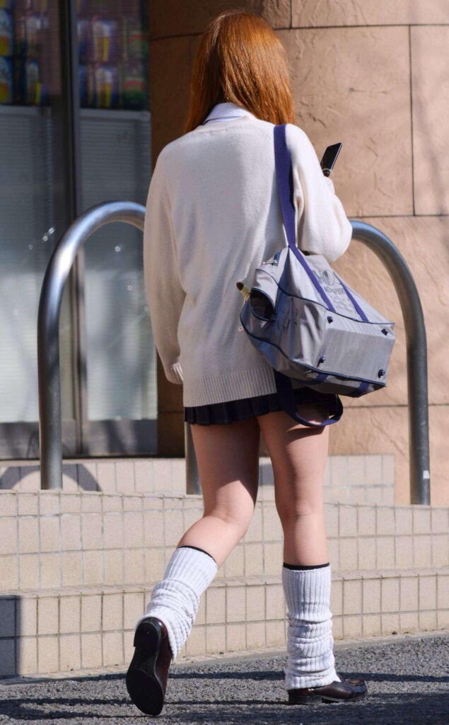 【素人】ルーズソックスを履いているJKのエロ画像（98）