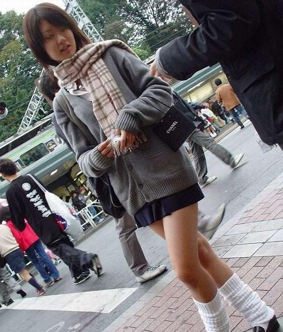 【素人】ルーズソックスを履いているJKのエロ画像（103）