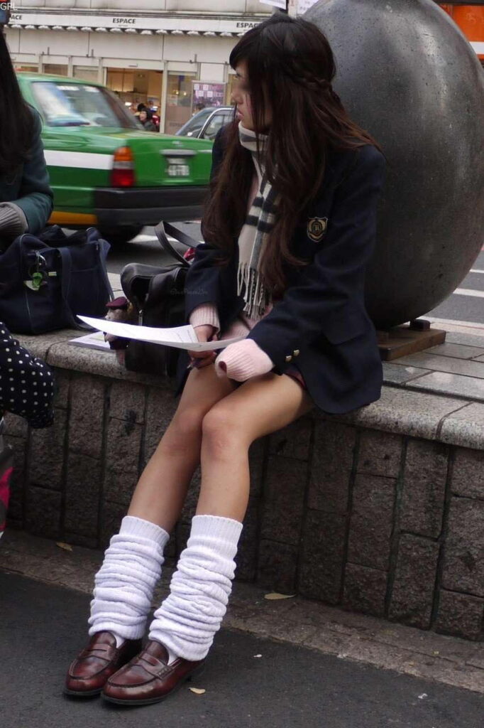 【素人】ルーズソックスを履いているJKのエロ画像（1）