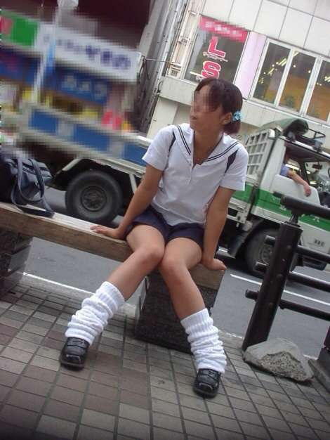 【素人】ルーズソックスを履いているJKのエロ画像（3）