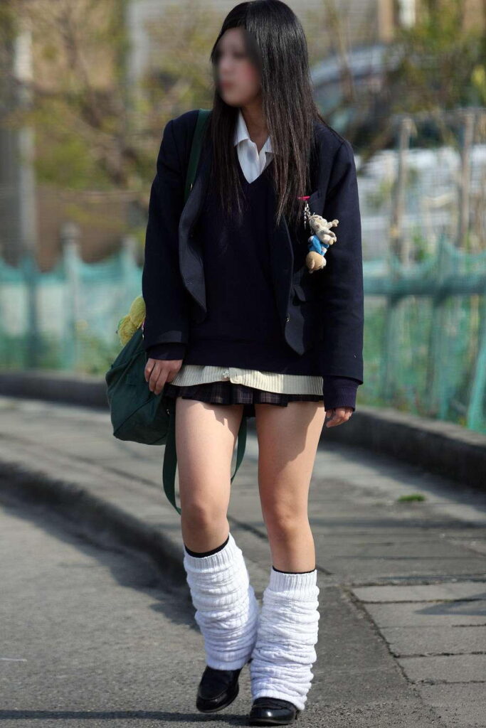 【素人】ルーズソックスを履いているJKのエロ画像（8）