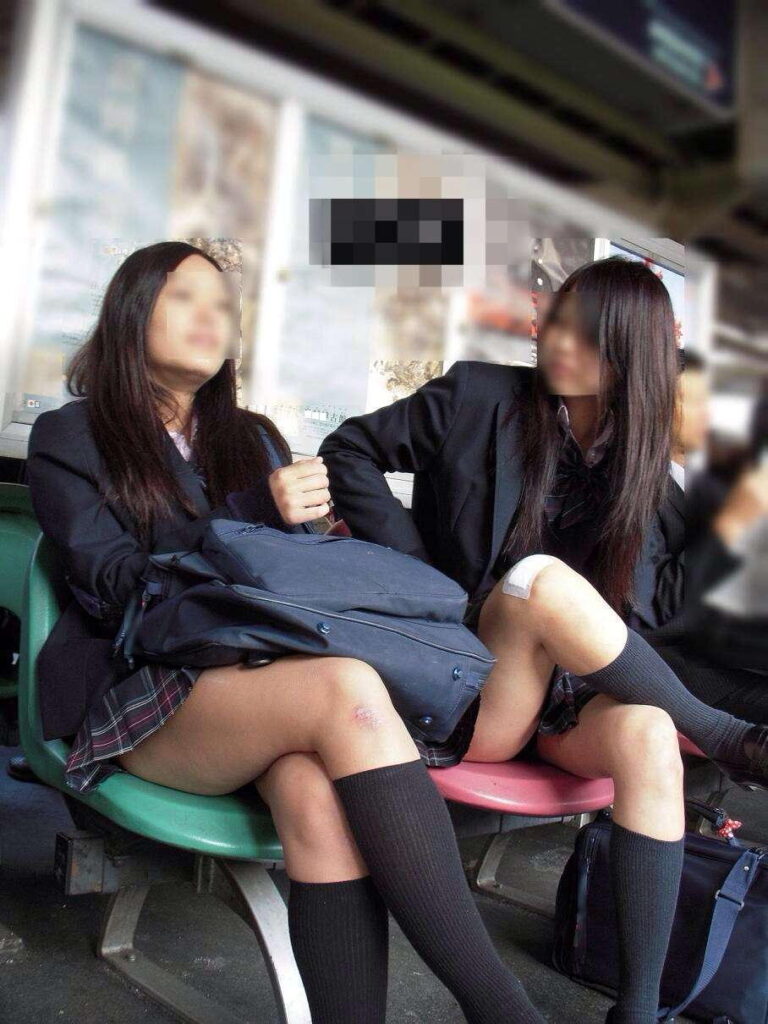 【素人】足組みしてる女子高生ってエロすぎるだろｗ【エロ画像】