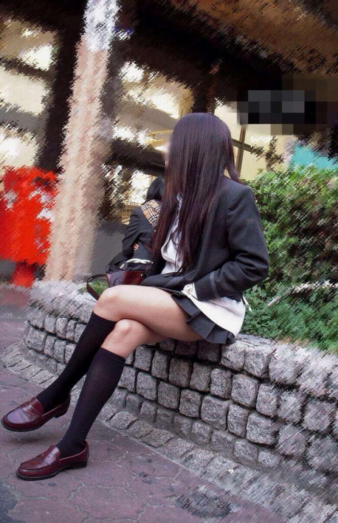 【素人】足組みしてる女子高生ってエロすぎるだろｗ【エロ画像】