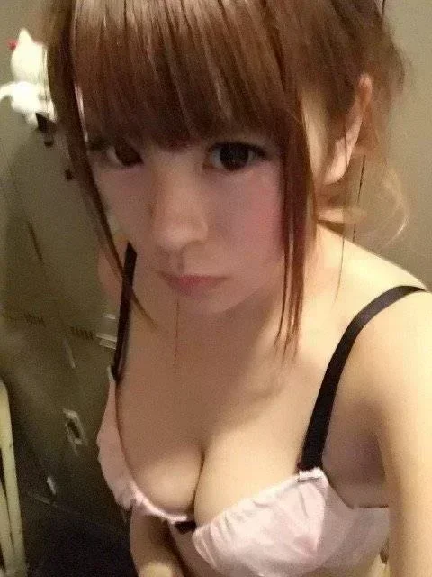 素人の流出したエロ写メをご覧くださいｗ【エロ画像】 0