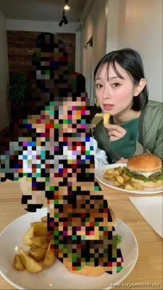 双子の美人ママさん、垂れ乳だったｗ【エロ画像】