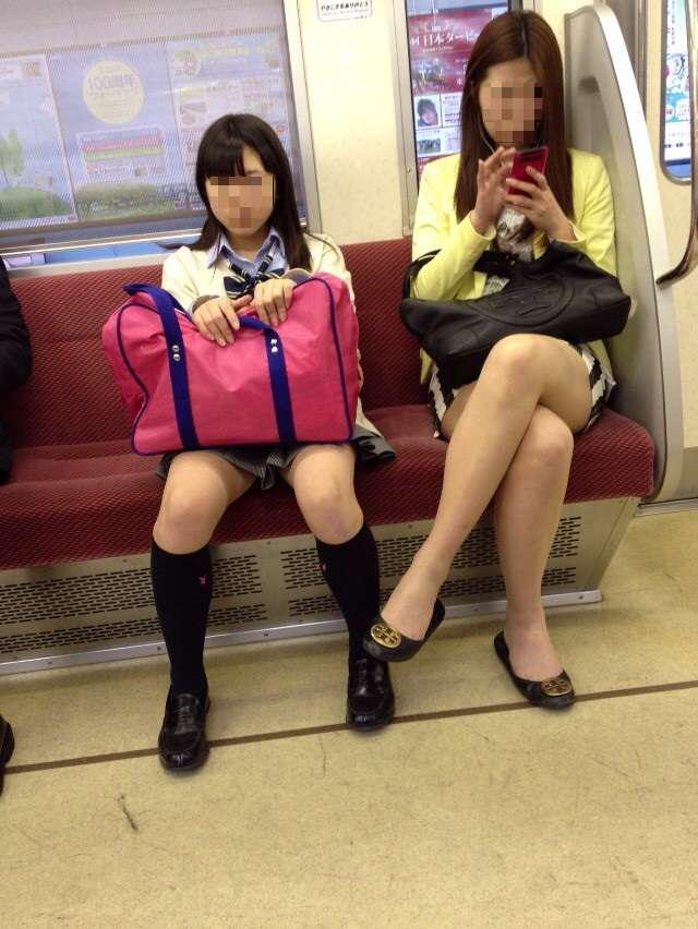 【ガチシコ】電車内のギャルを盗撮【エロ画像】