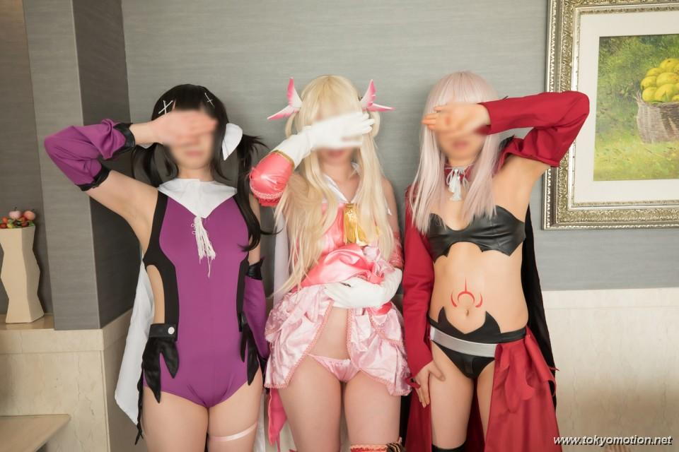 素人コスプレイヤーさん、３人並んで性器を露出ｗ【エロ画像】