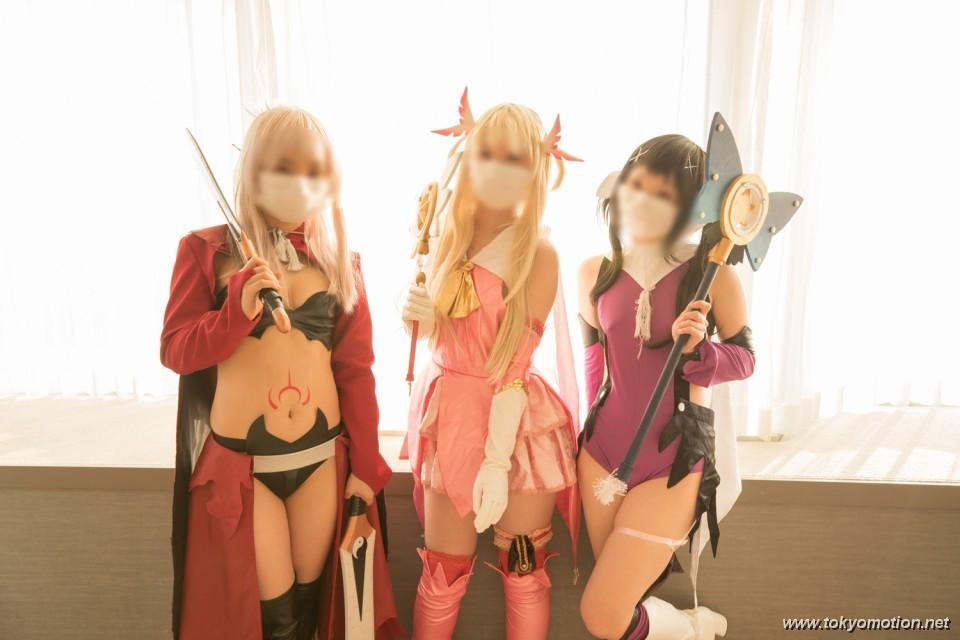 素人コスプレイヤーさん、３人並んで性器を露出ｗ【エロ画像】