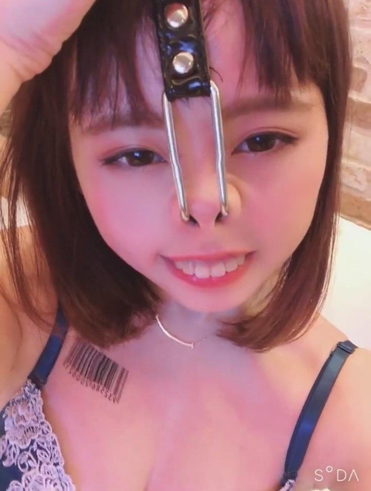 かわいい素人が鼻フック顔を披露ｗ【エロ画像】（3）