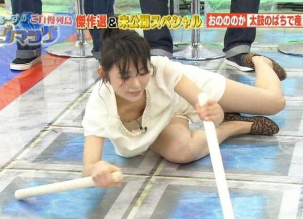 【お宝】テレビのおっぱいモロ出し、胸チラシーン【エロ画像】（1）