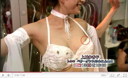 【お宝】テレビのおっぱいモロ出し、胸チラシーン【エロ画像】（6）