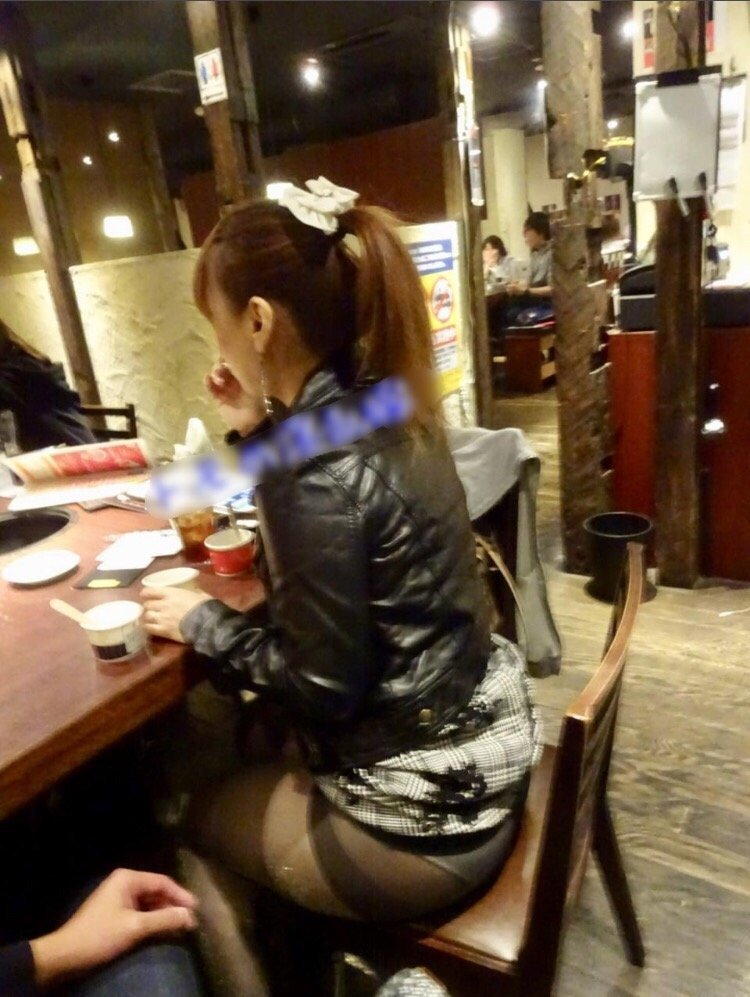 素人が焼き肉屋さんで露出するエロ画像（2）
