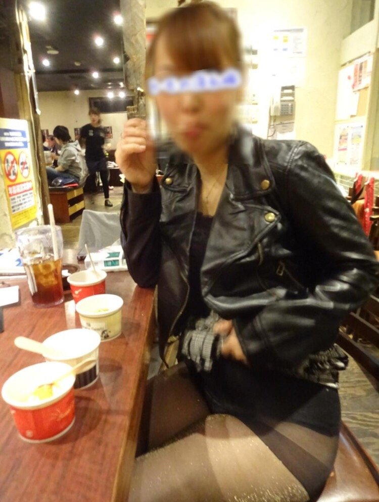 素人が焼き肉屋さんで露出するエロ画像（4）