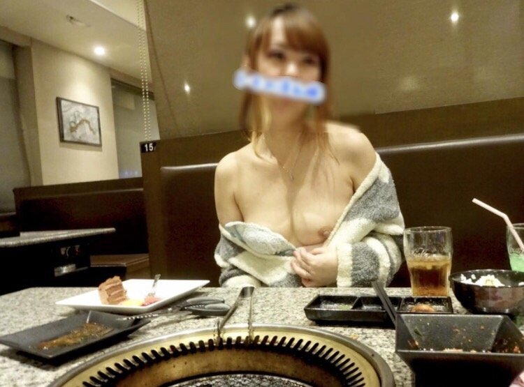 素人が焼き肉屋さんで露出するエロ画像（6）