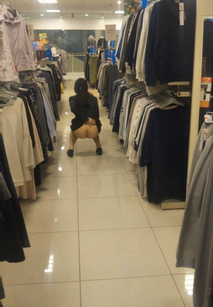 眼鏡素人の露出エロ画像20230909161311