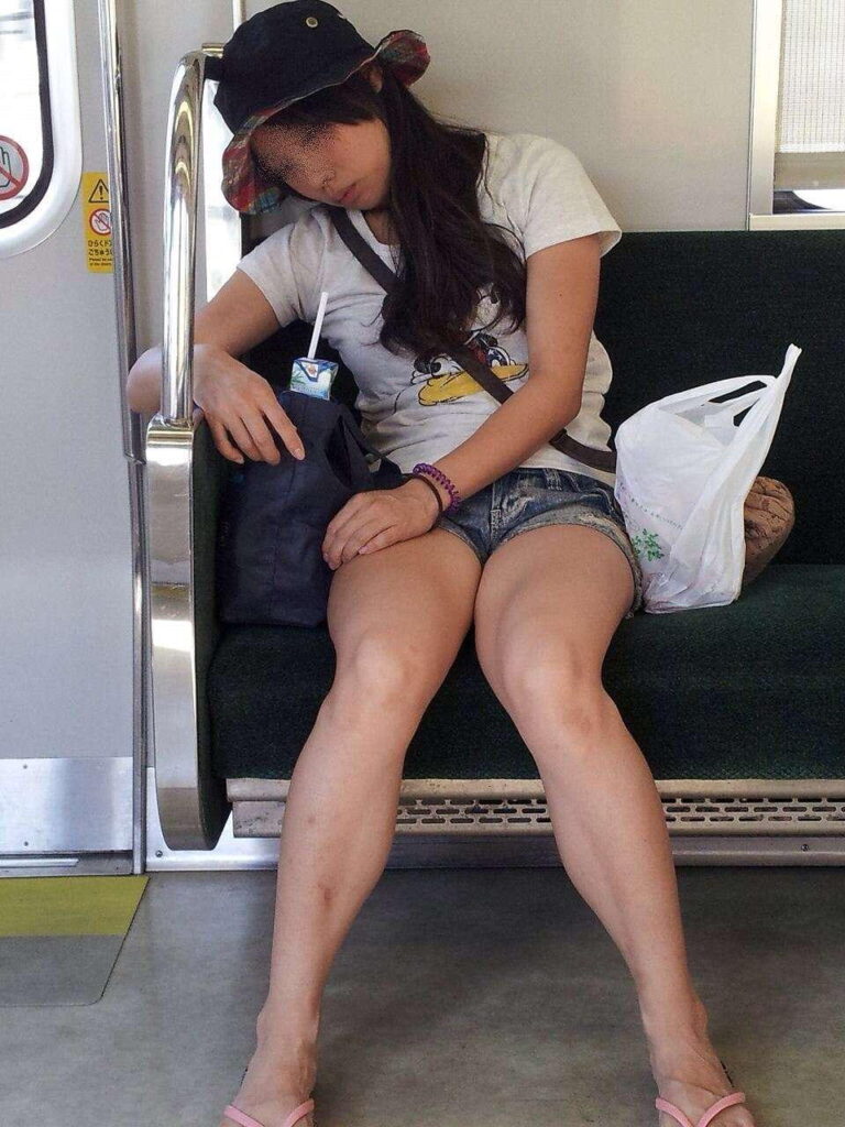 私服の素人さん、シコい【エロ画像】（21）