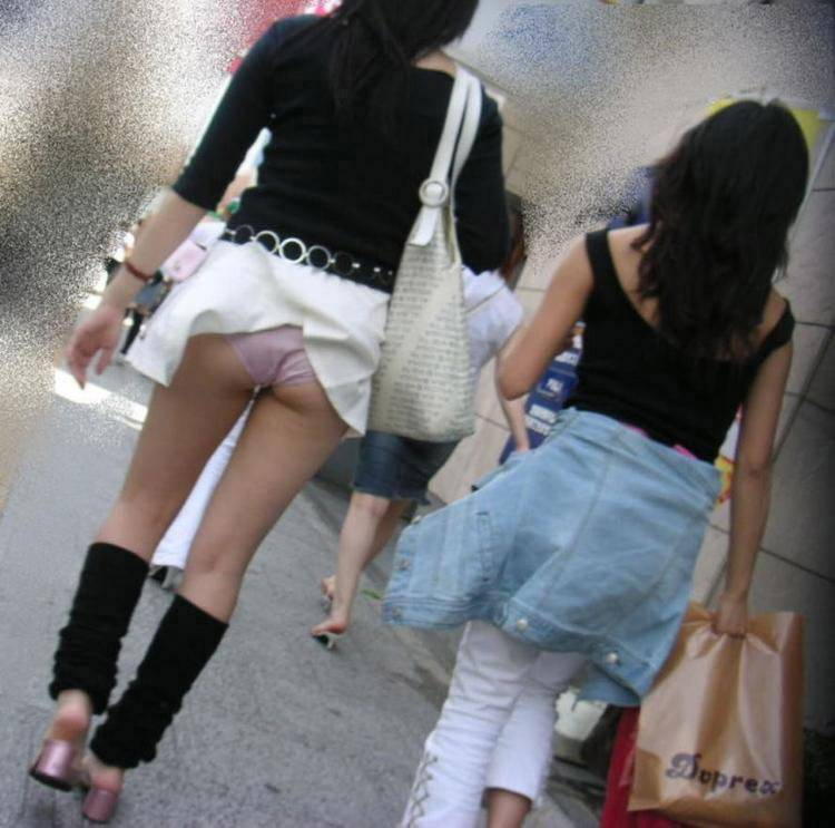 【街撮り】素人が強風でパンチラしまくり！【エロ画像】（9）