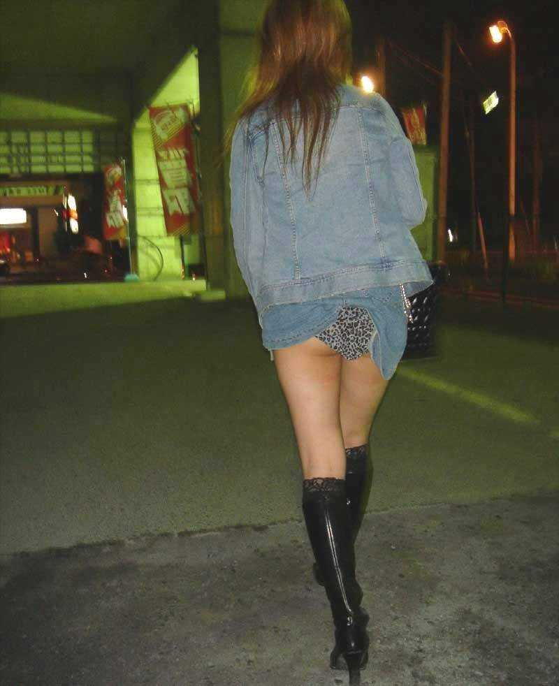 【街撮り】素人が強風でパンチラしまくり！【エロ画像】（37）
