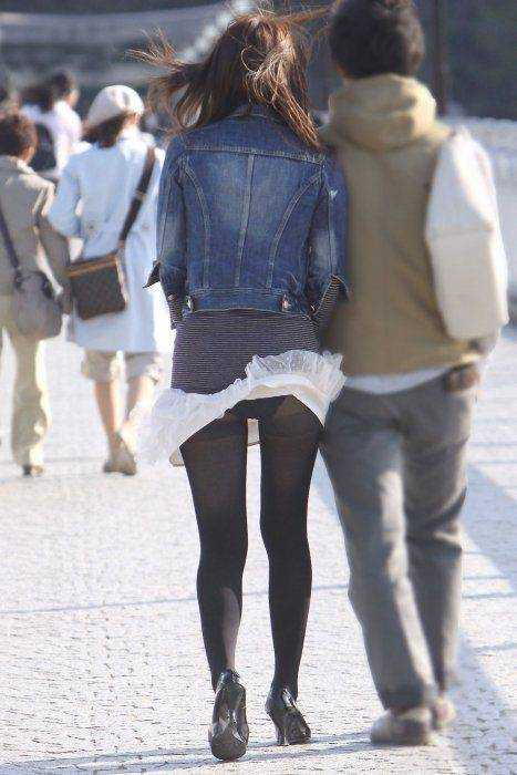 【街撮り】素人が強風でパンチラしまくり！【エロ画像】（40）
