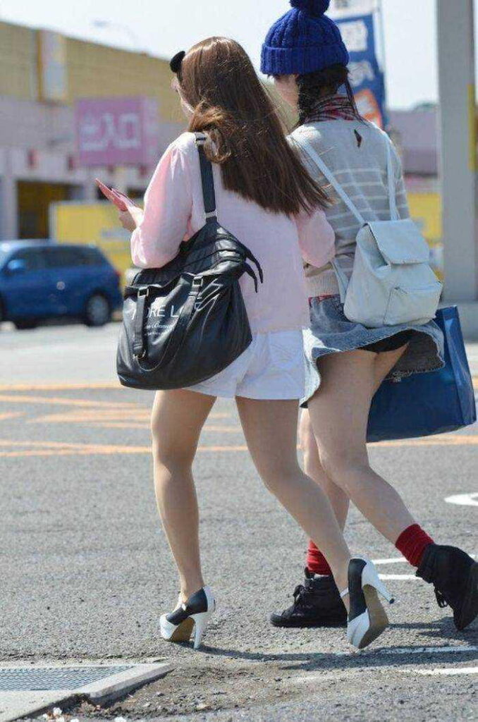 【街撮り】素人が強風でパンチラしまくり！【エロ画像】（75）
