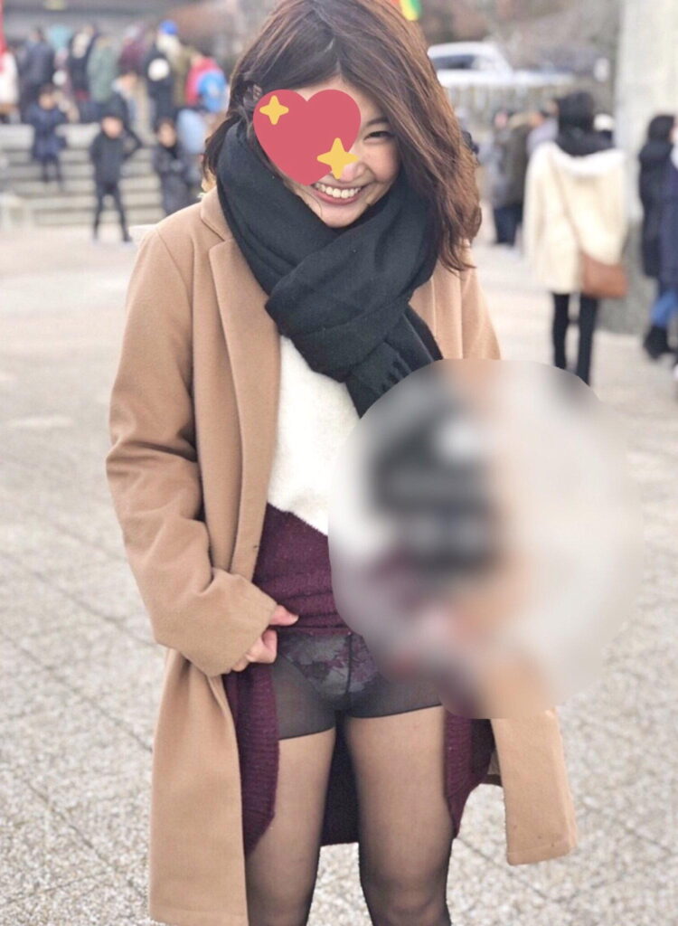 めっちゃ笑顔で露出を楽しむ素人さんｗ【エロ画像】（2）