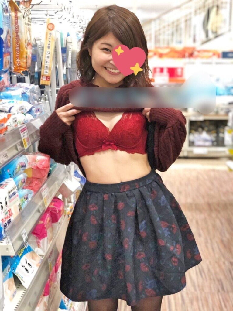 めっちゃ笑顔で露出を楽しむ素人さんｗ【エロ画像】（3）