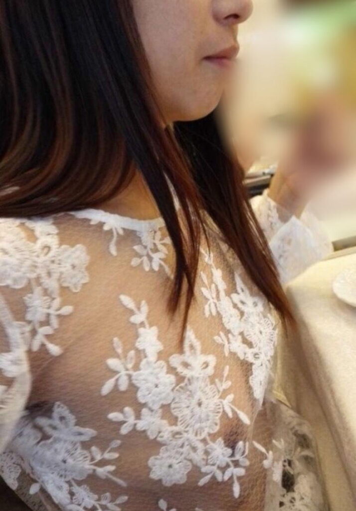 素人が透け乳首で美容室に行くエロ画像20230911183446