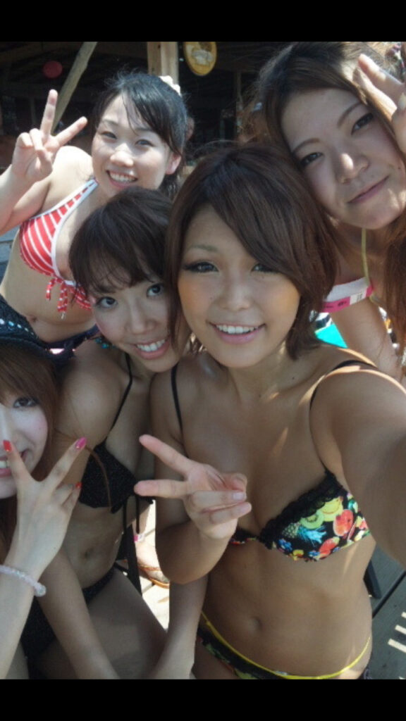 【素人】ビキニ姿で友達と撮った写真が抜ける【エロ画像】（16）
