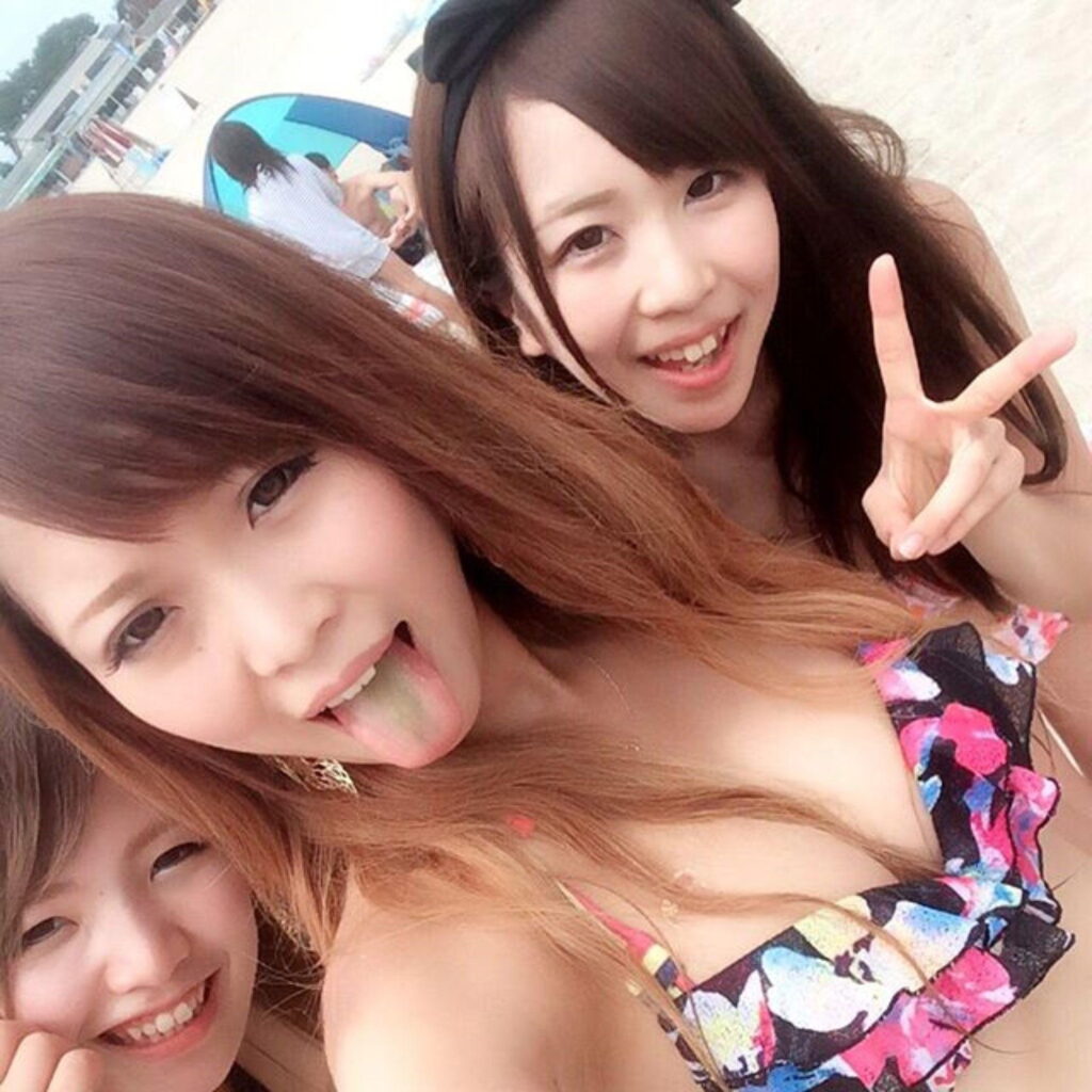 【素人】ビキニ姿で友達と撮った写真が抜ける【エロ画像】（23）