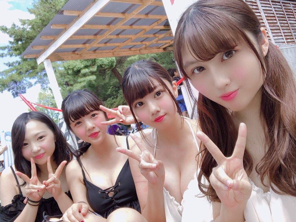【素人】ビキニ姿で友達と撮った写真が抜ける【エロ画像】（11）