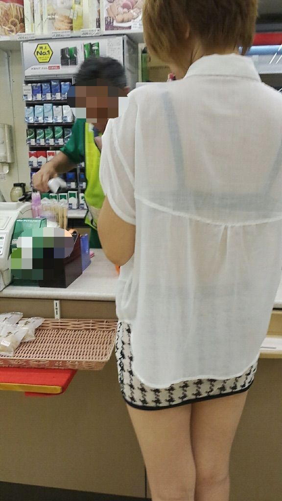 【街撮り】ガチ素人の透けブラエロ画像【お宝】（16）