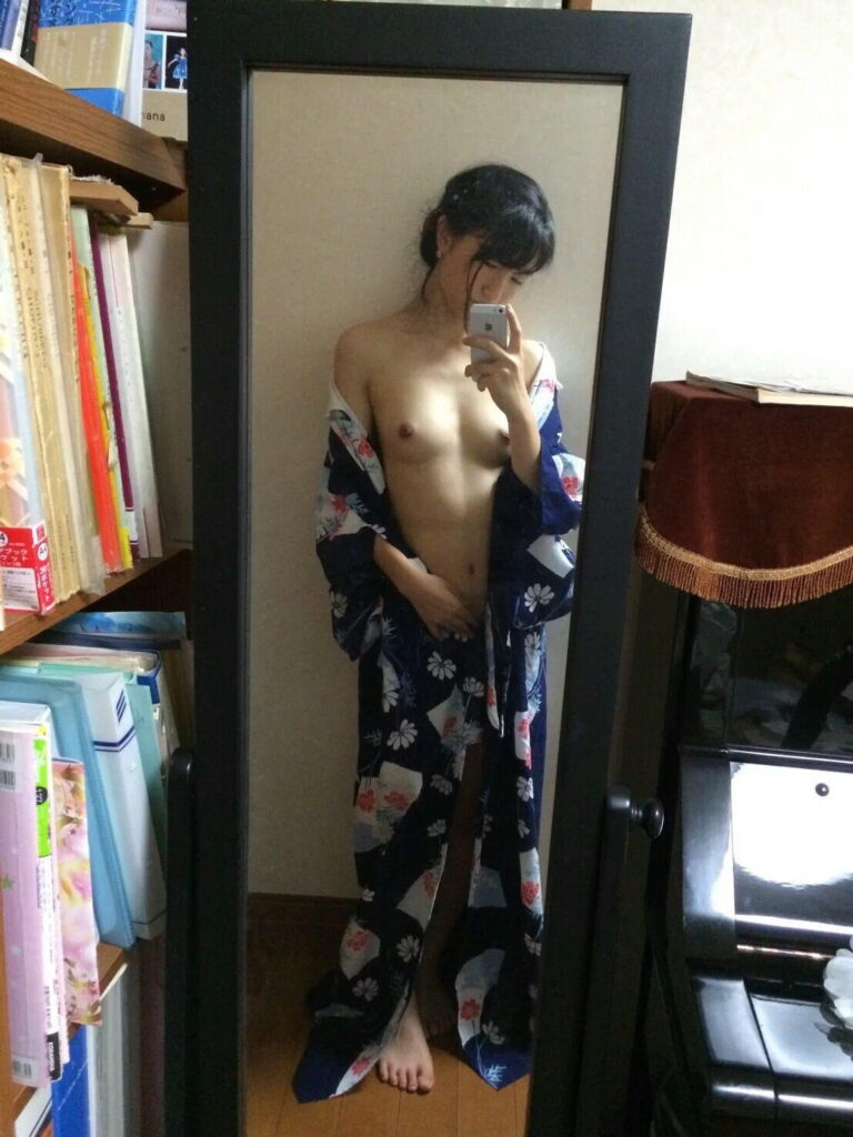 【素人】鏡越しの自撮りエロ画像がめちゃ抜ける！【エロ画像】（12）