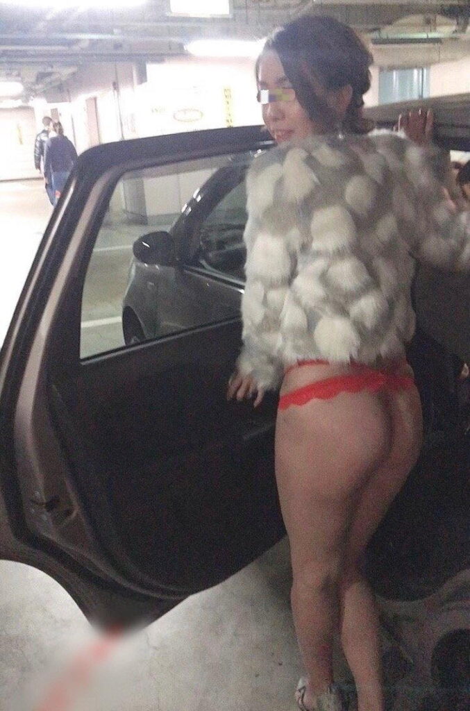 素人ギャルさん、露出しながらダブルピースｗ【エロ画像】（9）