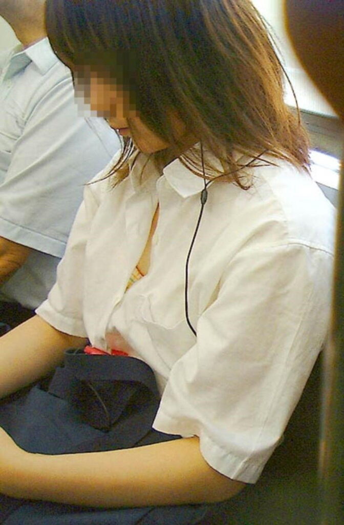 胸チラ激写エロ画像20230827160245