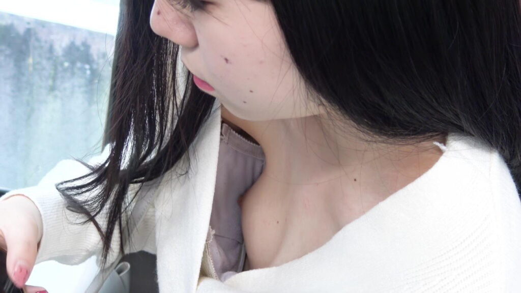 胸チラ激写エロ画像20230907085341