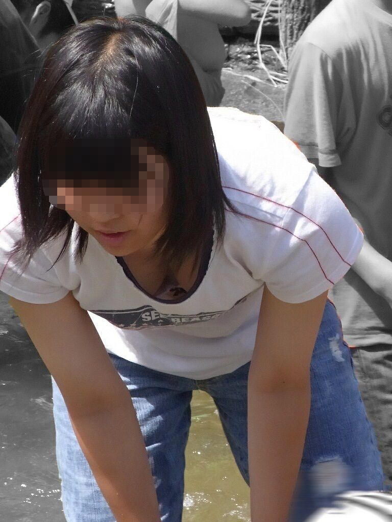 胸チラ激写エロ画像20230907144903
