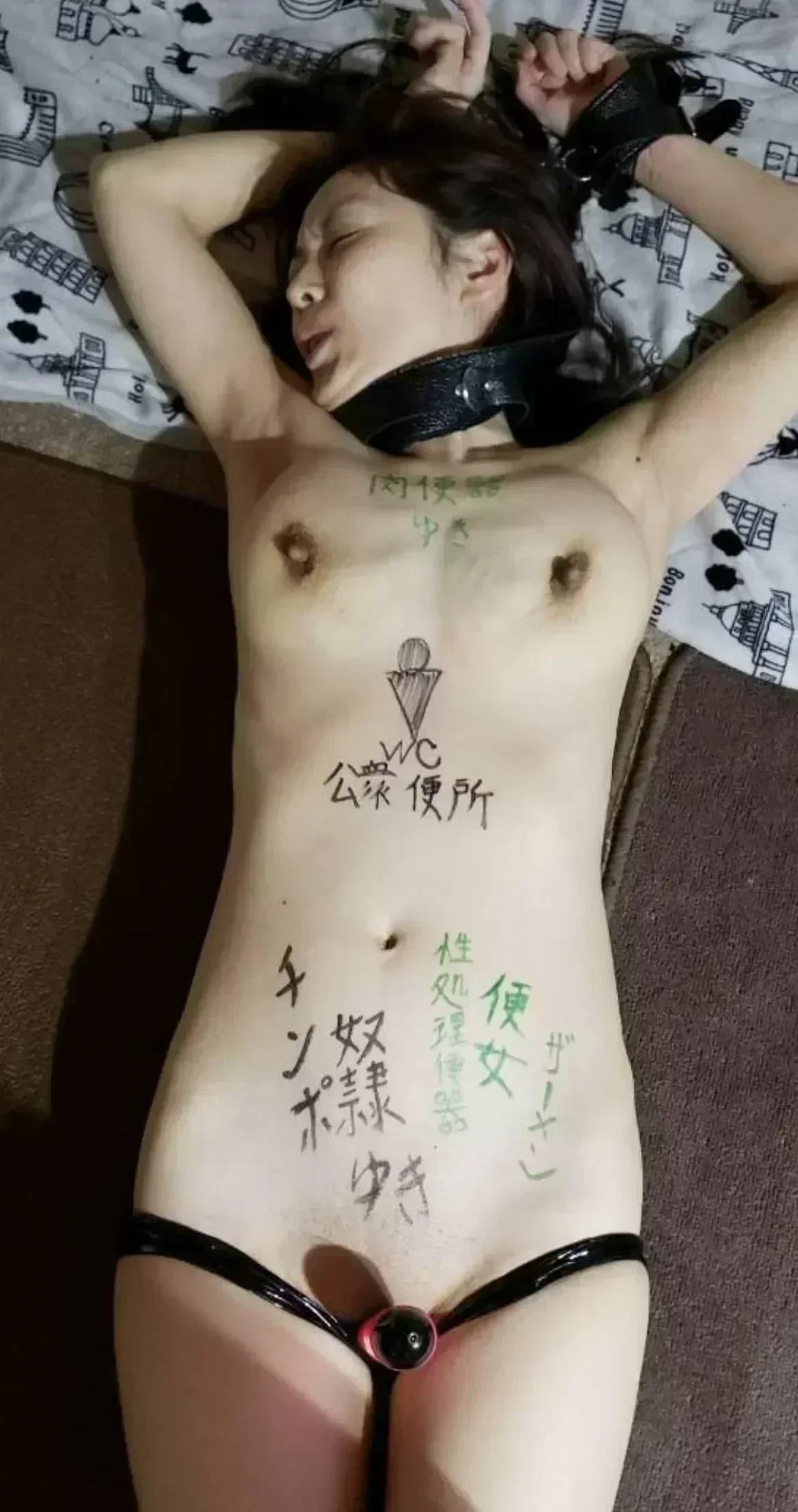 【素人】公衆便所ゆきのエロ画像【奴隷】 0