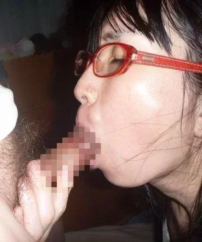 眼鏡素人さん、あまりの量のザーメンにドン引きｗ【エロ画像】 0