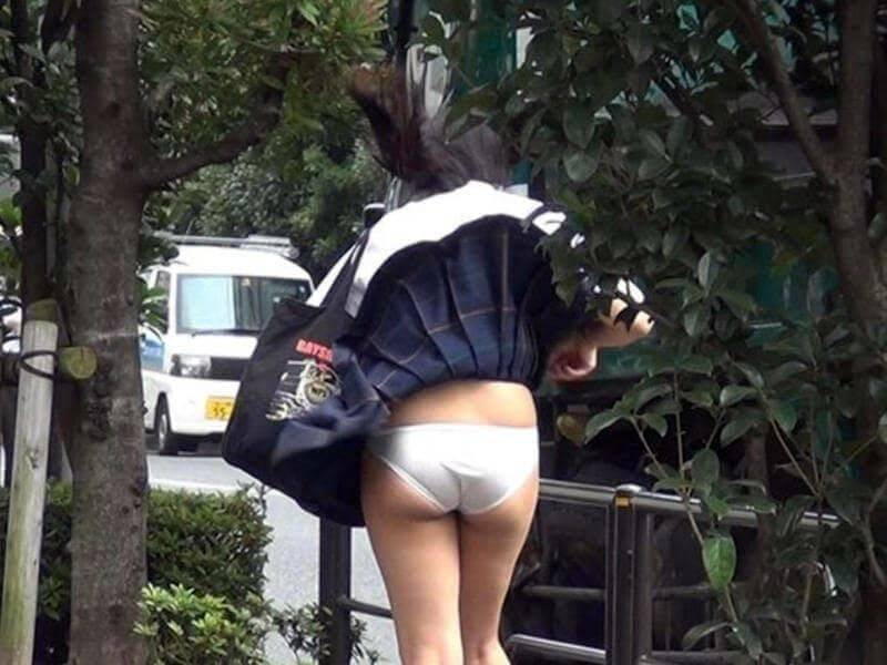 【街撮り】素人が強風でパンチラしまくり！【エロ画像】