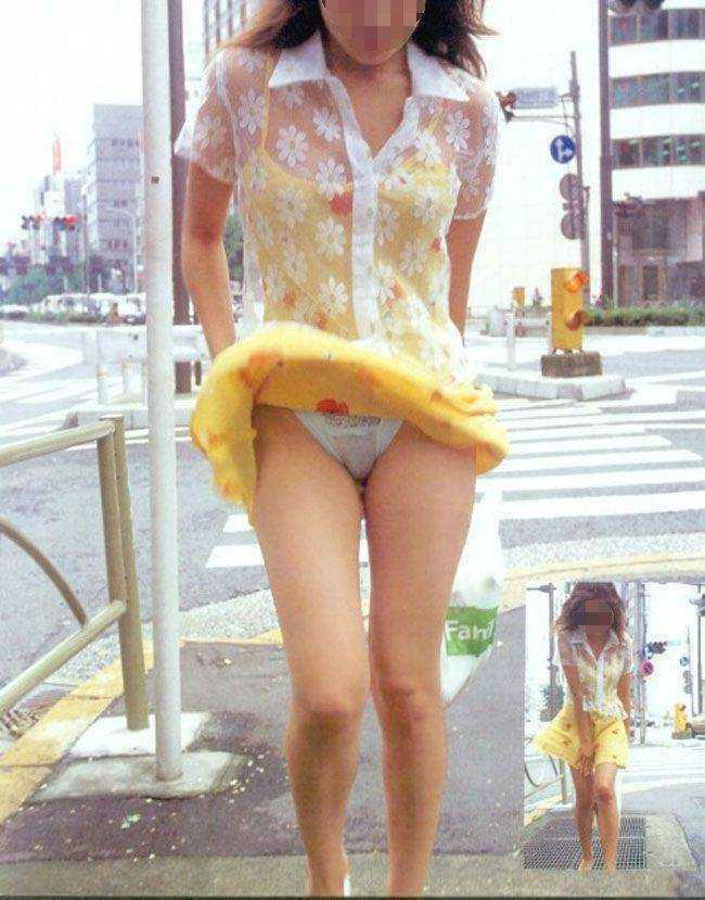 【街撮り】素人が強風でパンチラしまくり！【エロ画像】