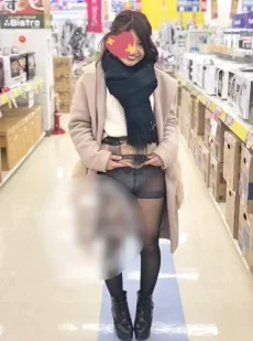 めっちゃ笑顔で露出を楽しむ素人さんｗ【エロ画像】